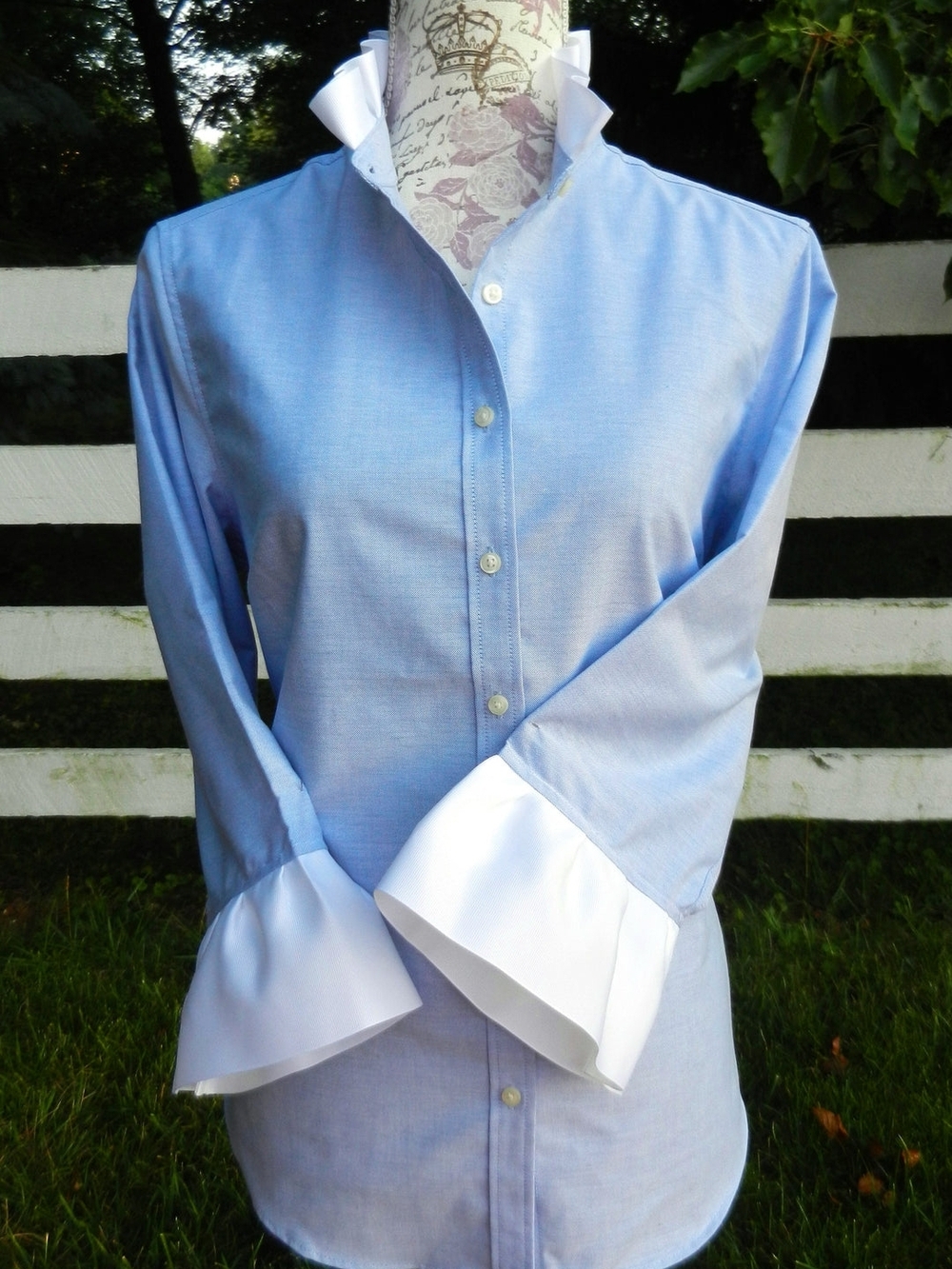 Pearly Vine Ribbon Trim Oxford Shirt Size S EUC Blue White
